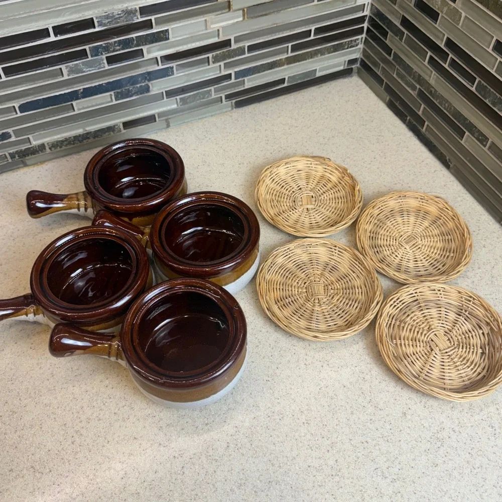 VTG Brown Drip Glaze French Onion Soup Bowls w/ Wicker Coasters Set of 4 Crocks